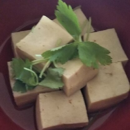 高野豆腐すごく久しぶりに作りました。意外にも栄養たっぷりおかずなんですよね。昔から大好きなのでたくさん作りおきしました。お弁当のおかずにもいいですね(*^-^)